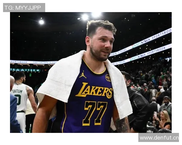 无詹与里对东契奇的影响分析雷迪克称他表现出色队友纷纷效仿